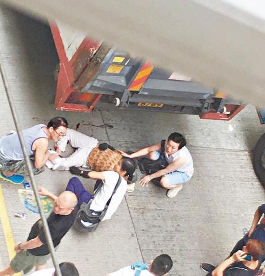 婆婆捲入車底重創。讀者提供圖片 婆婆捲入車底重創。讀者提供圖片