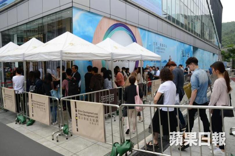 海日灣II早前賣樓情況。資料圖片 海日灣II早前賣樓情況。資料圖片