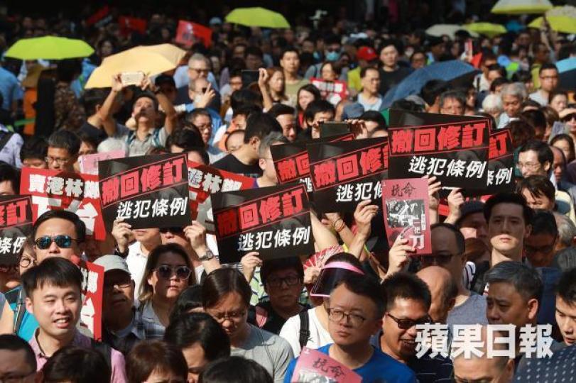 6月9號星期日,建制商人、沉默大多數也應該走出來,向惡法說不,這是香港人的最後之戰。 資料圖片 6月9號星期日,建制商人、沉默大多數也應該走出來,向惡法說不,這是香港人的最後之戰。 資料圖片