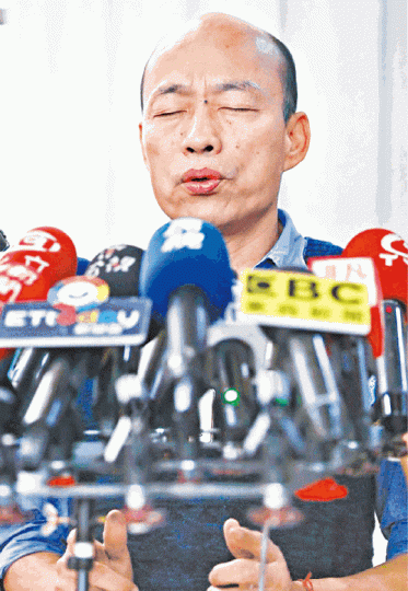 韓國瑜昨閉目念心經回應「花天酒地」的指控。台灣蘋果新聞網 韓國瑜昨閉目念心經回應「花天酒地」的指控。台灣蘋果新聞網
