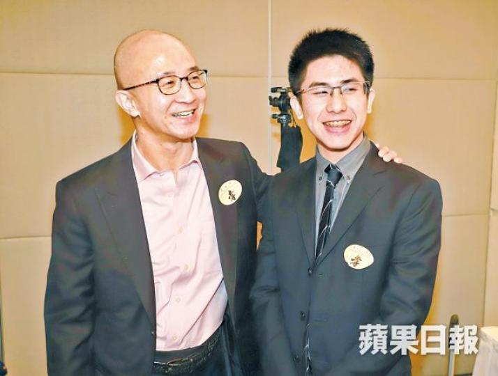 羅啟瑞(左)及其孻仔羅俊桸。資料圖片 羅啟瑞(左)及其孻仔羅俊桸。資料圖片