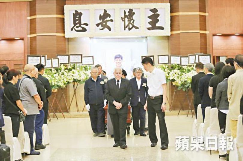 工運鬥士陳錦康昨出殯,遺體送到鑽石山火葬場火化。梁瑞帆攝 工運鬥士陳錦康昨出殯,遺體送到鑽石山火葬場火化。梁瑞帆攝