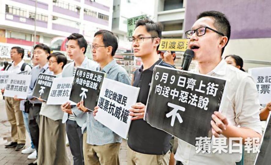 泛民昨於油尖旺擺街站反惡法。 泛民昨於油尖旺擺街站反惡法。