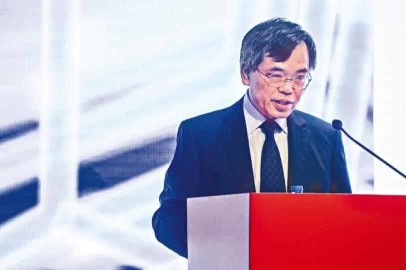 黃偉明就撤出中國言論致歉。 黃偉明就撤出中國言論致歉。