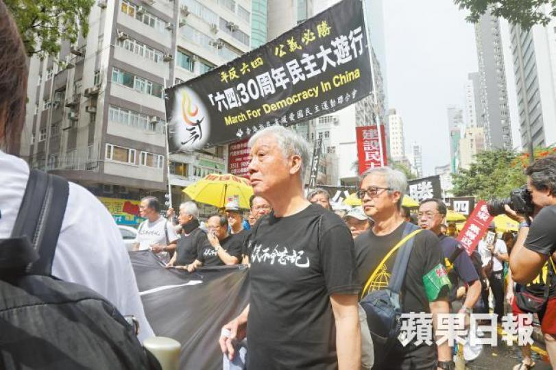 支聯會常委朱耀明牧師稱,遊行最重要是譴責中共暴政屠殺人民。劉小麗認為若送中惡法通過,未來恐無空間悼念六四。 支聯會常委朱耀明牧師稱,遊行最重要是譴責中共暴政屠殺人民。劉小麗認為若送中惡法通過,未來恐無空間悼念六四。