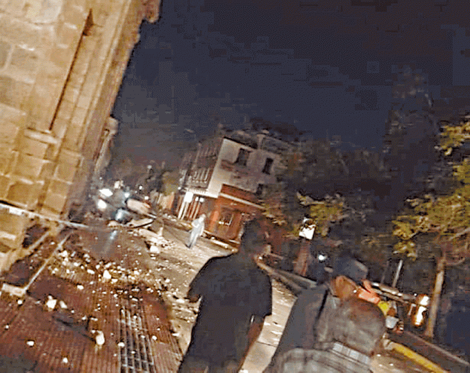 地震後有建築物受損。 地震後有建築物受損。