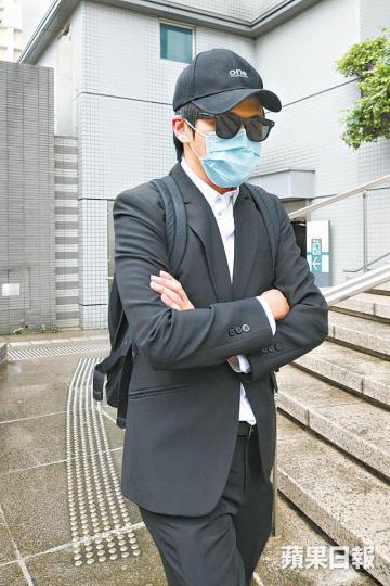 醫生劉嘉駿否認在巴士上伸手入女學生裙內搣臀。 醫生劉嘉駿否認在巴士上伸手入女學生裙內搣臀。