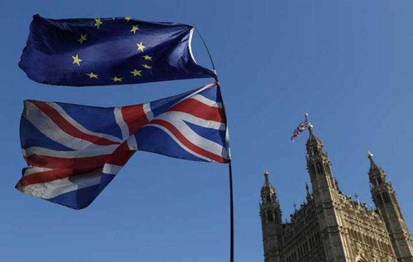 英留歐、脫歐支持度勢均力敵,兩邊支持嘅人,態度越來越強硬。 資料圖片 英留歐、脫歐支持度勢均力敵,兩邊支持嘅人,態度越來越強硬。 資料圖片