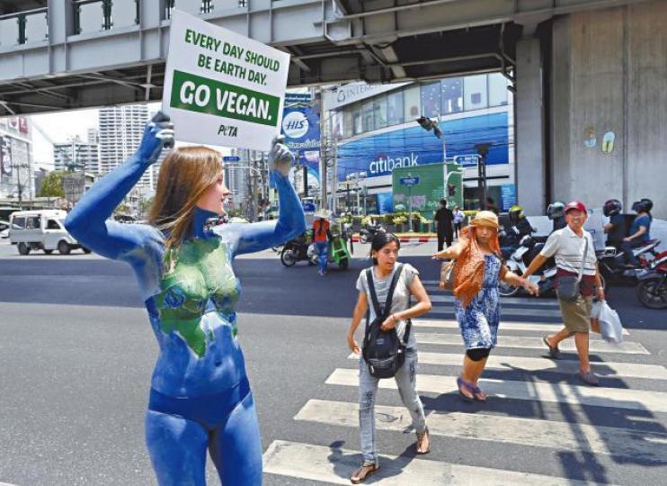 環保人士提倡素食,減少溫室氣體排放。資料圖片在實驗室培植肉類仍會產生溫室氣體。 環保人士提倡素食,減少溫室氣體排放。資料圖片在實驗室培植肉類仍會產生溫室氣體。