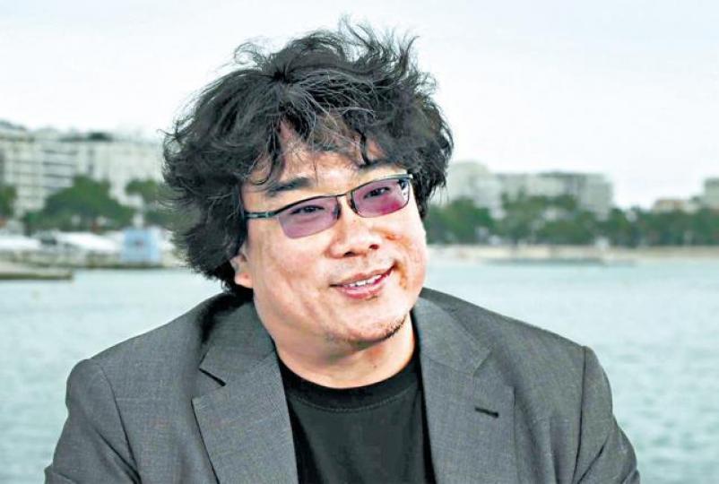 第五度參加康城影展的奉俊昊，說參展感覺就如赤腳行平底鑊。台灣《蘋果新聞網》