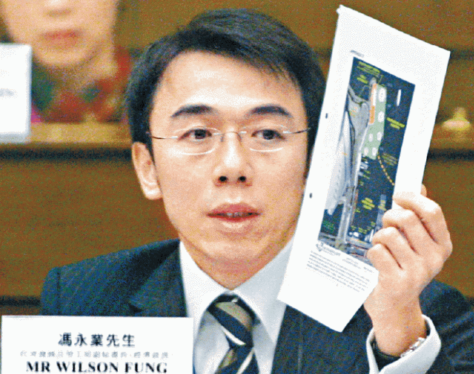 馮永業2005年1月31日出席立會會議,商討區內直升機場發展建議。資料圖片陳婉玉同日出席會議,其前方名牌上有介紹其身份及職位;右為謝天賜。 馮永業2005年1月31日出席立會會議,商討區內直升機場發展建議。資料圖片陳婉玉同日出席會議,其前方名牌上有介紹其身份及職位;右為謝天賜。