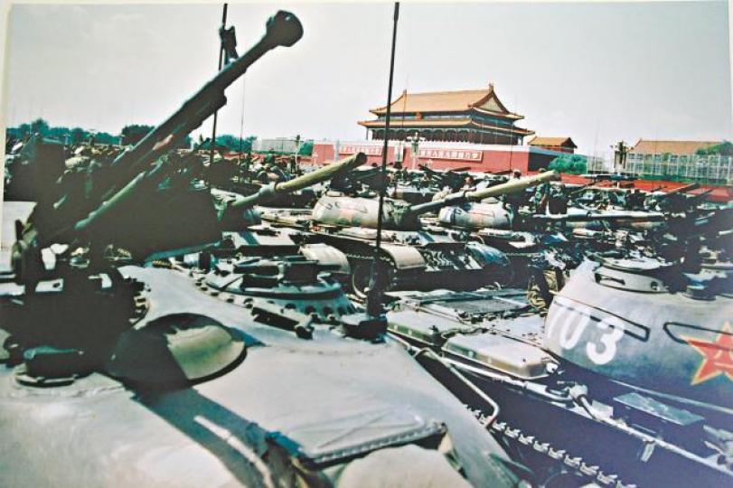 血腥鎮壓過後，大批坦克停留在天安門廣場一帶。