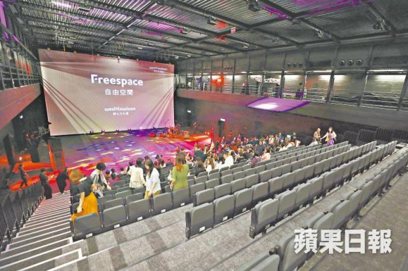 自由空間的「大盒」可容納450座位。黃耀興攝
