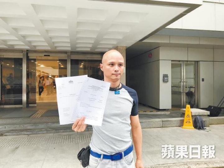 彩虹行動發言人陳諾爾昨到高院領取判詞。鄭語霆攝 彩虹行動發言人陳諾爾昨到高院領取判詞。鄭語霆攝