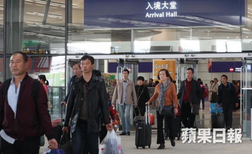 內地來港旅客數目上升,帶動香港零售市場復蘇,香港零售房託可留意。資料圖片 內地來港旅客數目上升,帶動香港零售市場復蘇,香港零售房託可留意。資料圖片