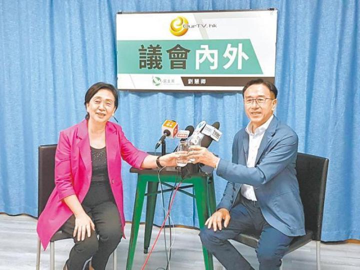 田北俊(右)昨出席劉慧卿的網台節目,坦言無法信任特首把關的說法。 田北俊(右)昨出席劉慧卿的網台節目,坦言無法信任特首把關的說法。
