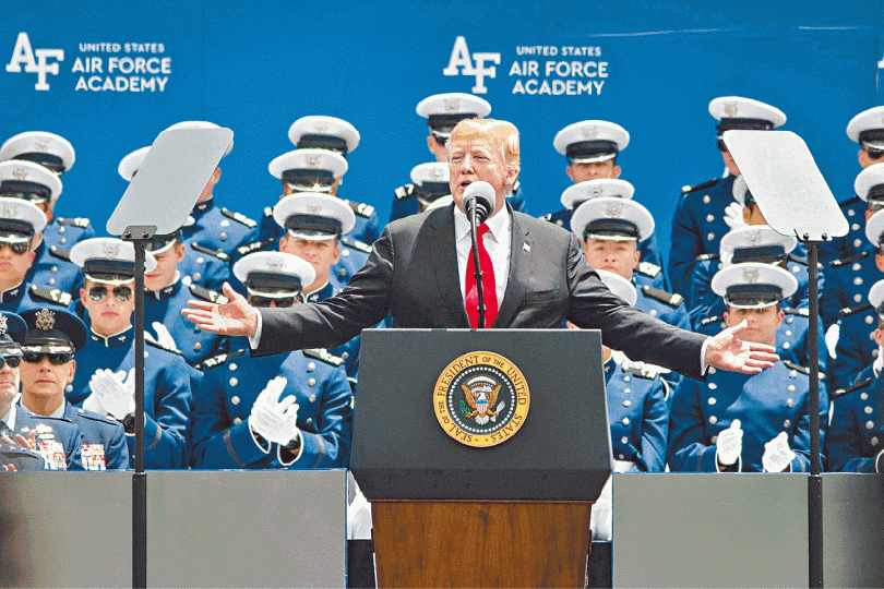 特朗普前日出席空軍學院畢業禮。 特朗普前日出席空軍學院畢業禮。