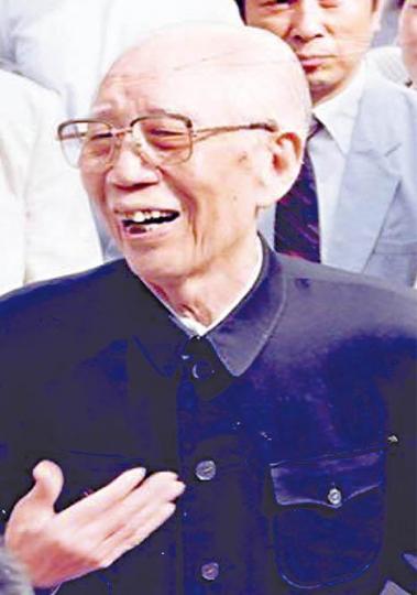 王震主張對民運人士採取強硬手段。六四屠城後中共在6月19至21日召開政治局擴大會議,時任總書記趙紫陽已失勢。 王震主張對民運人士採取強硬手段。六四屠城後中共在6月19至21日召開政治局擴大會議,時任總書記趙紫陽已失勢。