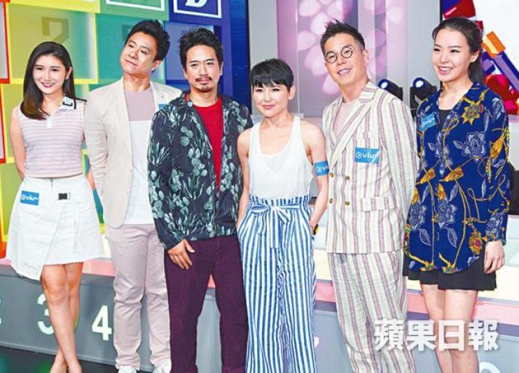 郭偉亮（左三）與劉美君（右三）昨日錄影林曉峰（右二）主持的遊戲節目。劉美君自言不懂觀人，感情與金錢也曾經被騙。
