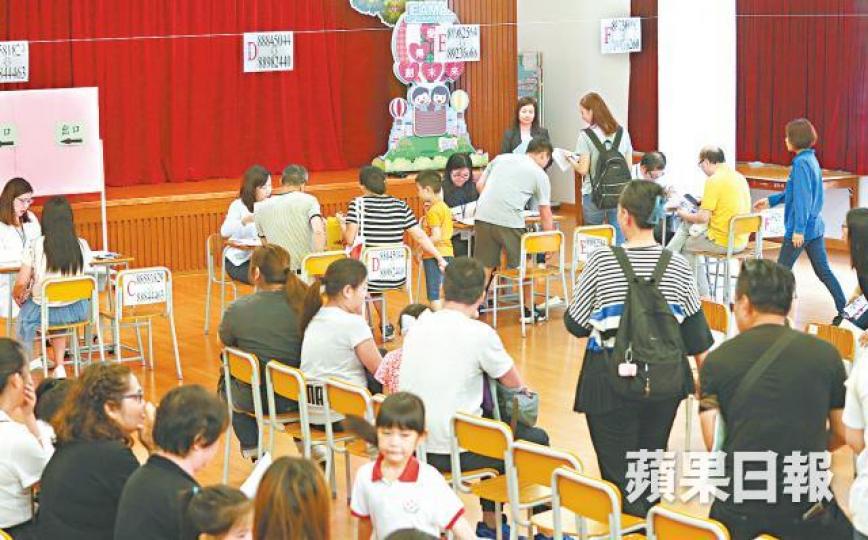 未來兩周將是官津叩門面試高峯期。 未來兩周將是官津叩門面試高峯期。