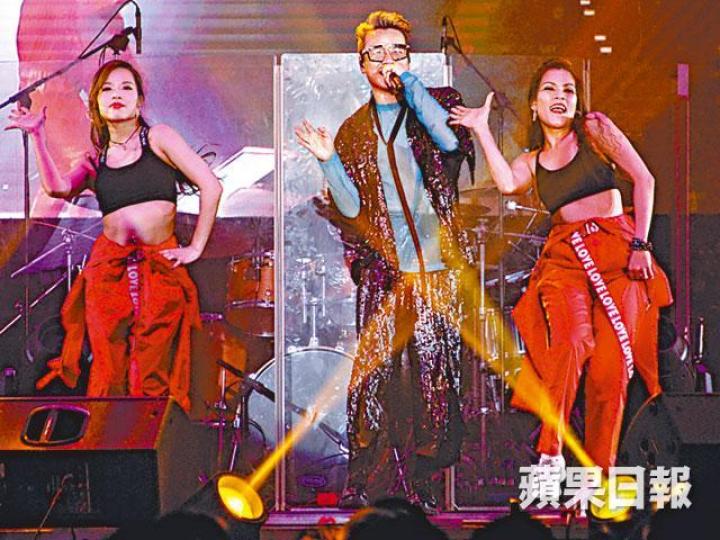 甫開場，漢洋就演出多首80年代的經典歌曲。