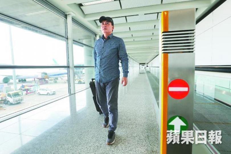 封從德昨從東京乘飛機抵港欲出席六四悼念集會,但被拒入境,原機遣返。謝榮耀攝 封從德昨從東京乘飛機抵港欲出席六四悼念集會,但被拒入境,原機遣返。謝榮耀攝