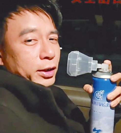 克勤在社交網上載短片，指身在拉薩商演時不夠氣唱歌。互聯網圖片隨克勤到拉薩的盧淑儀，近日不停上載觀光相片。互聯網圖片