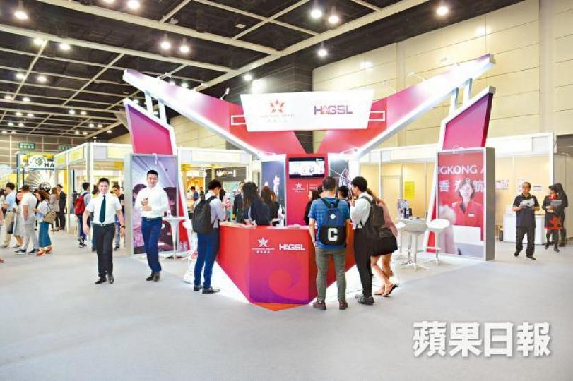 港航停聘機組人員,就業攤位人流稀少。 港航停聘機組人員,就業攤位人流稀少。