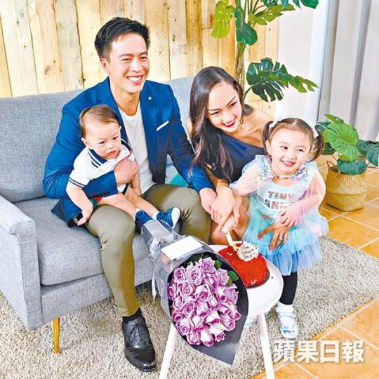 安志杰現與Jessica C.育有一子一女，生活美滿。資料圖片謝洛美昨日在Ig貼出享受家庭樂的照片。互聯網圖片