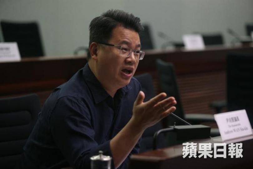 立法會福利事務委員會委員尹兆基認為,158個單位遠未追上需求,但「遲到好過冇到」。董立華攝 立法會福利事務委員會委員尹兆基認為,158個單位遠未追上需求,但「遲到好過冇到」。董立華攝