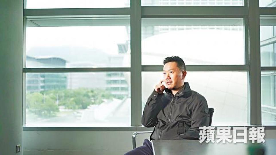 禤駿遠自小深受栽培,其父為何鴻燊得力助手兼澳門著名銀行家禤永明。 禤駿遠自小深受栽培,其父為何鴻燊得力助手兼澳門著名銀行家禤永明。