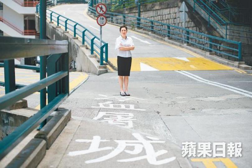 剛出版的《重返天安門:在失憶的人民共和國,追尋六四的歷史真相》中文版。坦克人照片在內地是一個禁忌話題。天安門母親張先玲,到今天仍然活在監控之下。 剛出版的《重返天安門:在失憶的人民共和國,追尋六四的歷史真相》中文版。坦克人照片在內地是一個禁忌話題。天安門母親張先玲,到今天仍然活在監控之下。