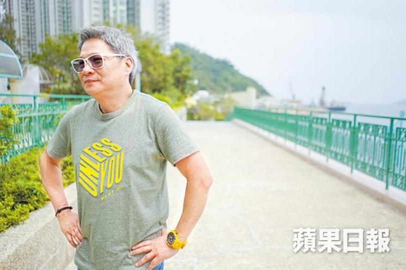 SunnySunny見識到黨派如何藉着義工拉票後,決意割席並建立自己的義工團隊。在雨傘運動中走在群眾一邊的Sunny,熱血程度不亞於民眾。Sunny與徒弟們一起義剪,最着重的就是心態。Sunny為染有產碳青霉烯酶腸道桿菌的老人剪髮後,很多工具都不能重用(右圖)。 SunnySunny見識到黨派如何藉着義工拉票後,決意割席並建立自己的義工團隊。在雨傘運動中走在群眾一邊的Sunny,熱血程度不亞於民眾。Sunny與徒弟們一起義剪,最着重的就是心態。Sunny為染有產碳青霉烯酶腸道桿菌的老人剪髮後,很多工具都不能重用(右圖)。