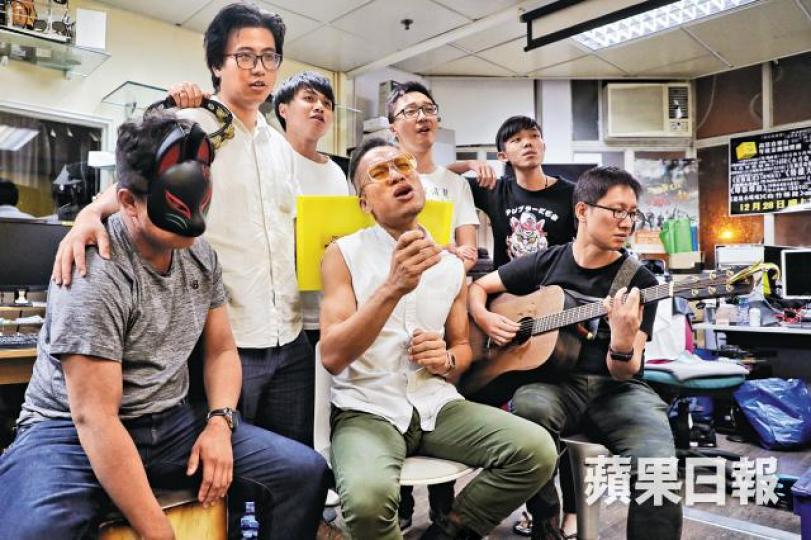 高登音樂台成員製作《由這一分鐘開始送畀中央等判監》一曲,出力反惡法。 高登音樂台成員製作《由這一分鐘開始送畀中央等判監》一曲,出力反惡法。