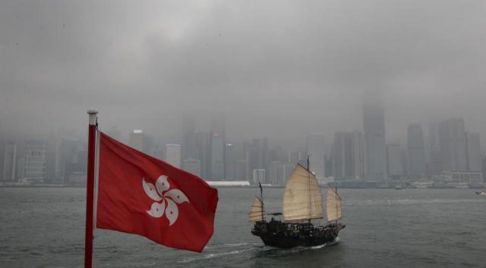 香港正面對外患內憂,本地經濟正處於風雨飄搖的階段,看來劫數難逃。 資料圖片 香港正面對外患內憂,本地經濟正處於風雨飄搖的階段,看來劫數難逃。 資料圖片