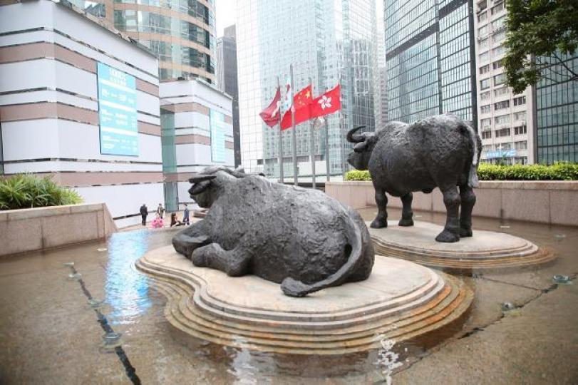 美國股市周二狂漲,港股昨日也高開,但收市時升幅收窄,因為內地A股不升。 資料圖片 美國股市周二狂漲,港股昨日也高開,但收市時升幅收窄,因為內地A股不升。 資料圖片