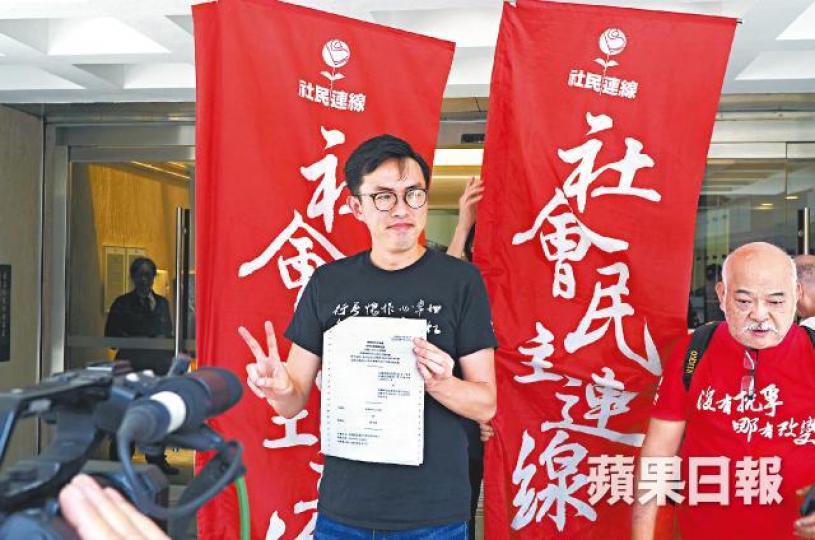 吳文遠昨到高院領取判詞後批評律政司選擇性檢控。勞東來攝 吳文遠昨到高院領取判詞後批評律政司選擇性檢控。勞東來攝