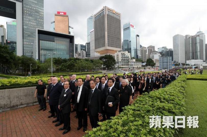 法律界昨再舉行黑衣遊行,有2,500人至3,000人參加。 法律界昨再舉行黑衣遊行,有2,500人至3,000人參加。
