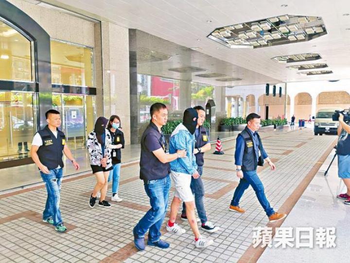 兩名涉販毒香港男女被送交檢察院處理。 兩名涉販毒香港男女被送交檢察院處理。