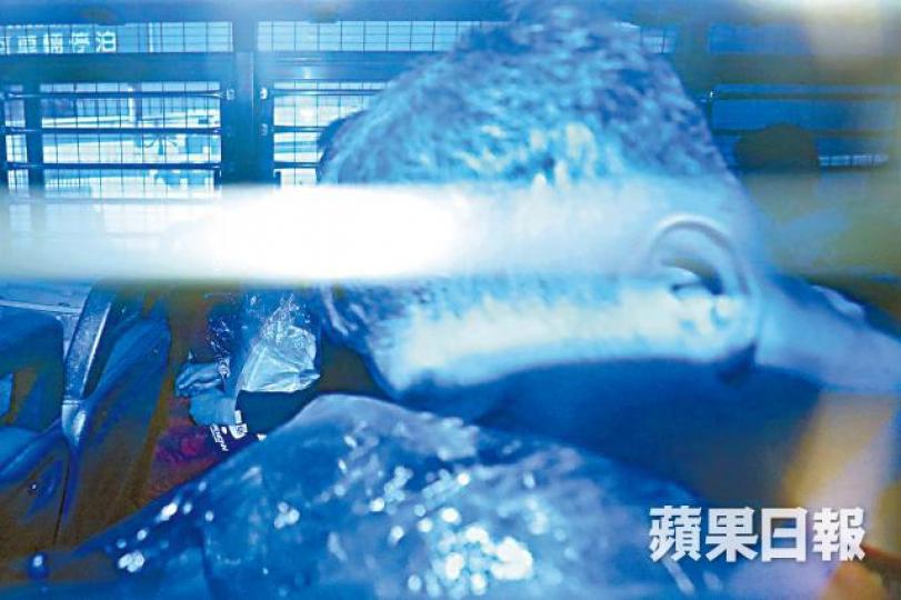 張健華非禮視障女生判囚33個月,昨由囚車押離法庭。李家皓攝 張健華非禮視障女生判囚33個月,昨由囚車押離法庭。李家皓攝