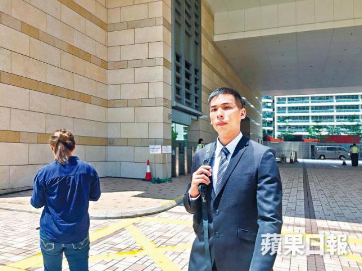 救生員葉嘉輝承認事發當日在餐廳窗口監察泳池情況。資料圖片 救生員葉嘉輝承認事發當日在餐廳窗口監察泳池情況。資料圖片