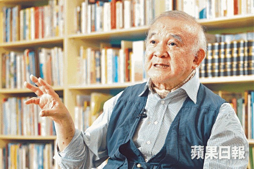 夏其龍是一名貼地神父,從「88直選」開始一直為香港公義發聲。天主教檔案處保存了數百年來天主教在亞洲及香港傳教的文獻。夏其龍神父上月初出席論壇,鼓勵市民繼續要求北京平反六四。 夏其龍是一名貼地神父,從「88直選」開始一直為香港公義發聲。天主教檔案處保存了數百年來天主教在亞洲及香港傳教的文獻。夏其龍神父上月初出席論壇,鼓勵市民繼續要求北京平反六四。