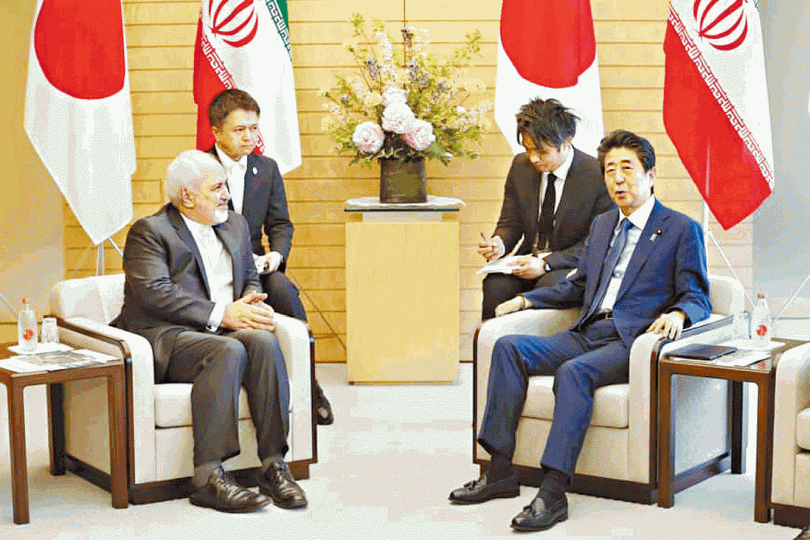 安倍晉三擬外訪伊朗,之前他曾接見伊朗外長扎里夫。 安倍晉三擬外訪伊朗,之前他曾接見伊朗外長扎里夫。