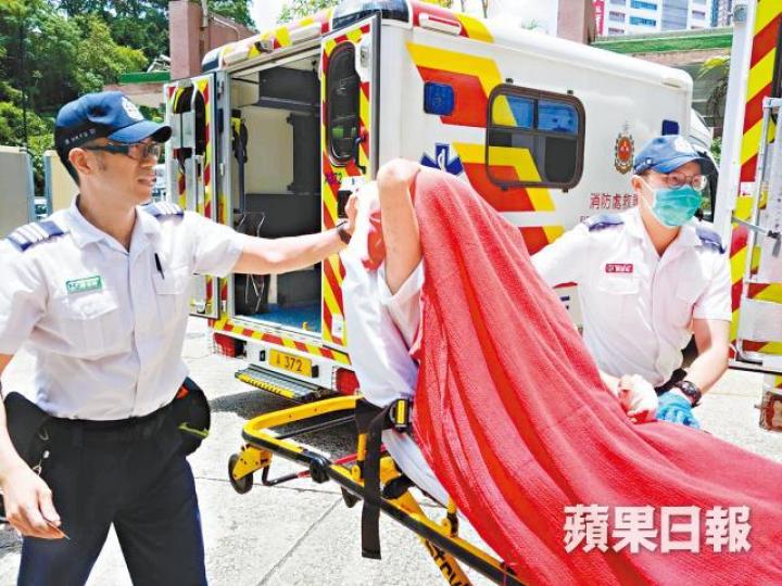 火鍋店職員遇襲受傷,需送院治療。簡明恩攝 火鍋店職員遇襲受傷,需送院治療。簡明恩攝