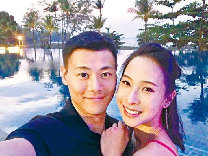 黃耀英太突然向李旻芳求婚，因此求足三次才獲答應。互聯網圖片
