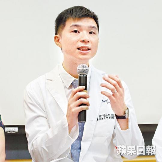 救護員會以「談笑用兵」準則判斷病人是否腦中風。
救護員會以「談笑用兵」準則判斷病人是否腦中風。