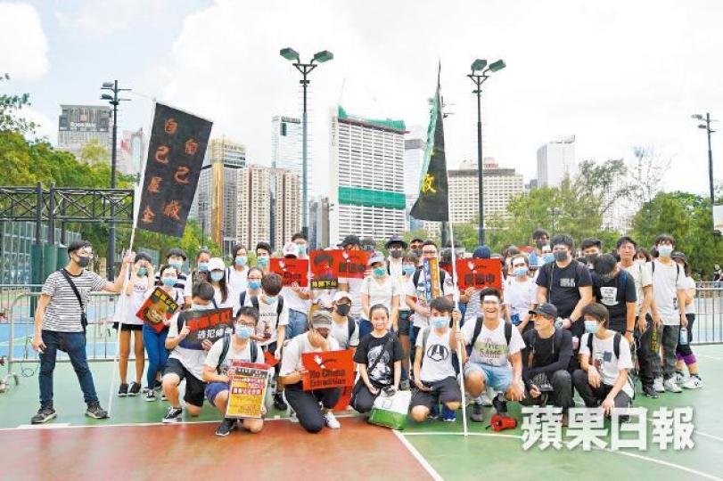有人首次上街,有人互不相識,數十連登網民齊聚街頭反惡法。王心義攝
有人首次上街,有人互不相識,數十連登網民齊聚街頭反惡法。王心義攝