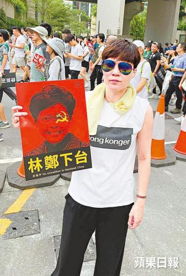 陳詩慧昨日置身遊行隊伍，對於港人團結超級感動。互聯網圖片
