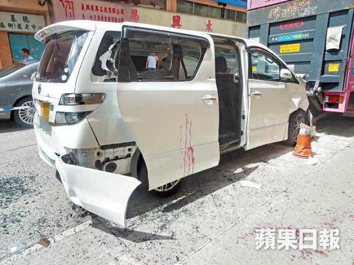 事主手部被斬傷送院救治。梁瑞帆攝
事主手部被斬傷送院救治。梁瑞帆攝