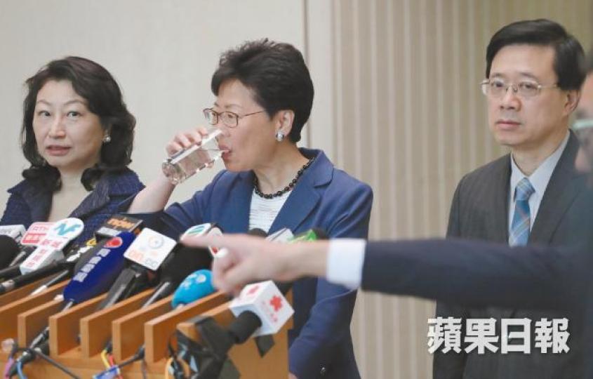 103萬人上街反送中,沿途「林鄭下台!」聲音不絕。張志華攝
103萬人上街反送中,沿途「林鄭下台!」聲音不絕。張志華攝